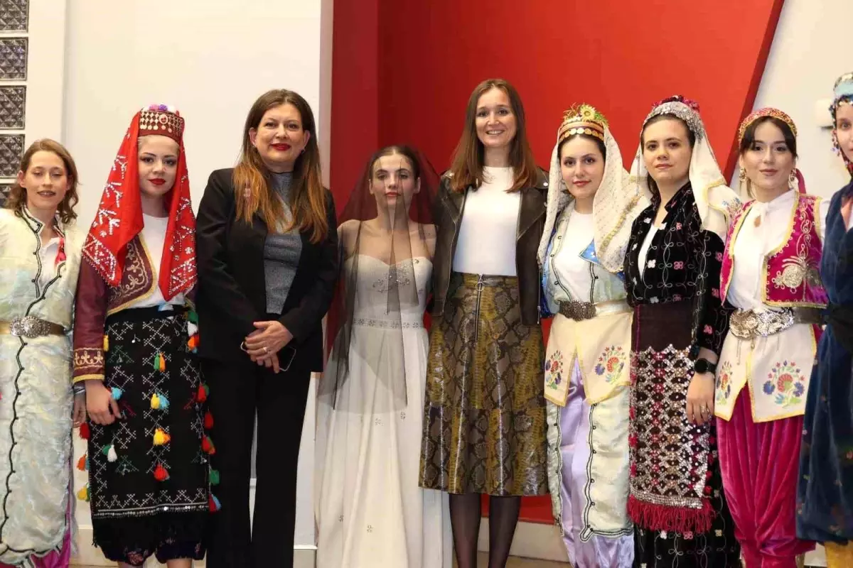 Kadına Yönelik Şiddete Dikkat Çeken Defile: ‘Benim Adım Kadın’