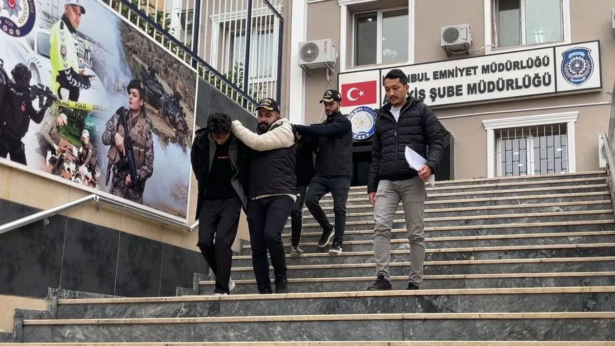 Dolandırıcılar hem babayı hem kızını kandırdı: Evdeki altınları bozdurup parayı dolandırıcıya gönderdiler