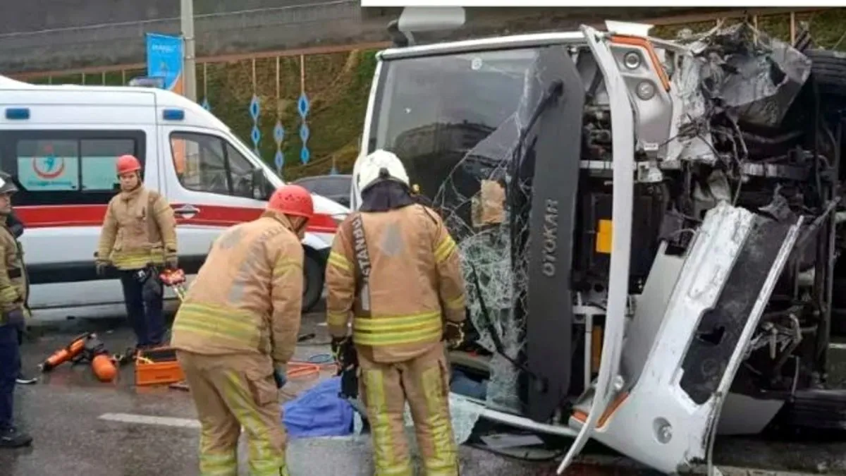 Servis minibüsü devrildi: 1 kişi öldü 4 kişi yaralandı