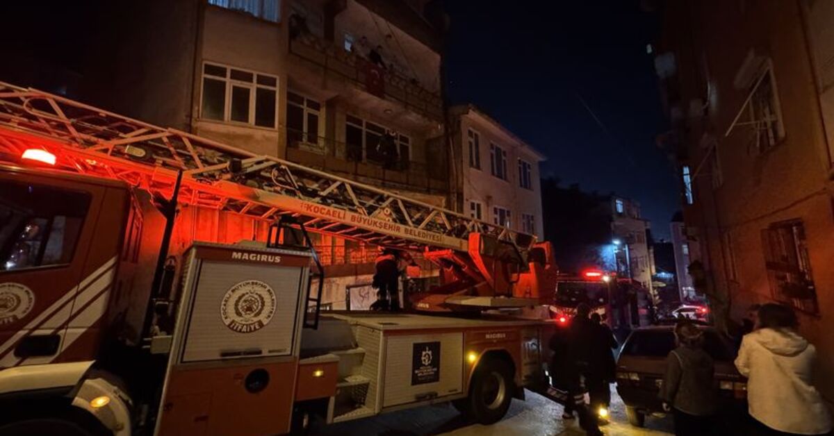 Apartmanın çatı katında yangın! 2 kişi dumandan etkilendi