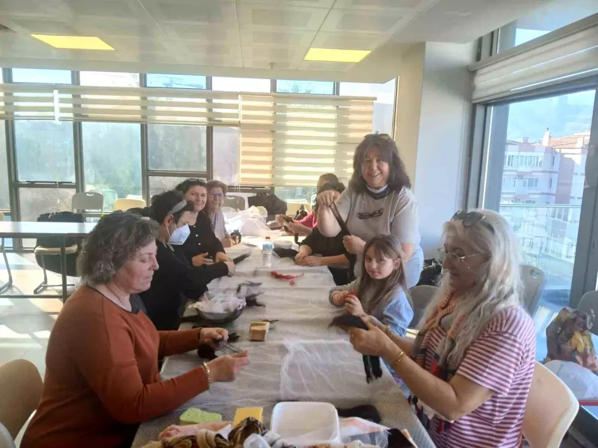 İzmir’de Ücretsiz El Sanatları Kursları Başladı