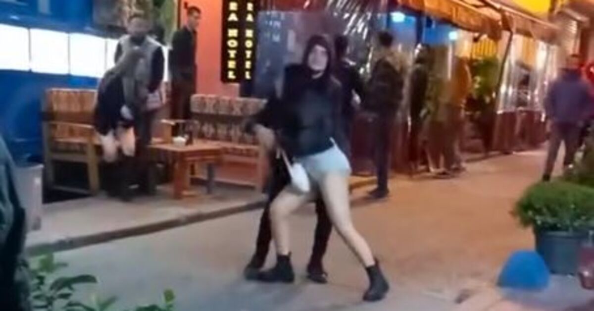 Taksim’de kadınların laf atma kavgası!
