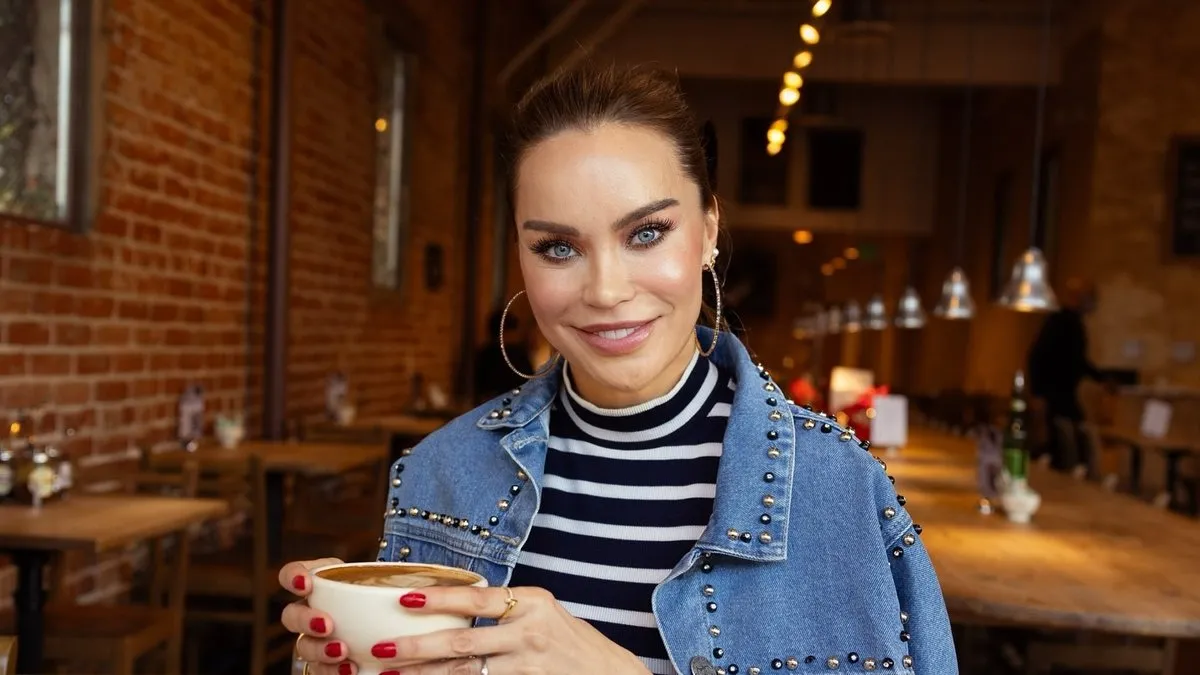 Zor günleri onunla atlatmıştı! Ebru Şallı’nın 20 yaşındaki oğlu Beren Tan yakışıklılığıyla ilgi odağı oldu!