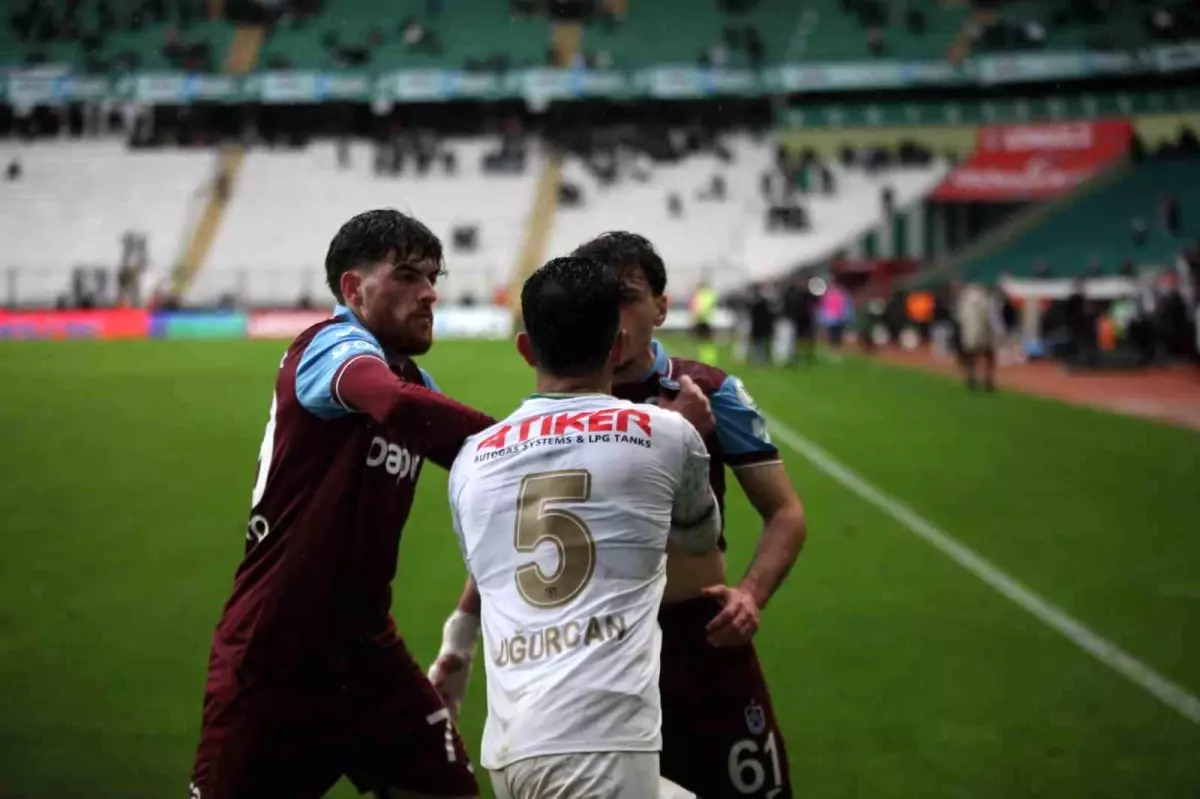 Konyaspor-Trabzonspor Maçında Kavga